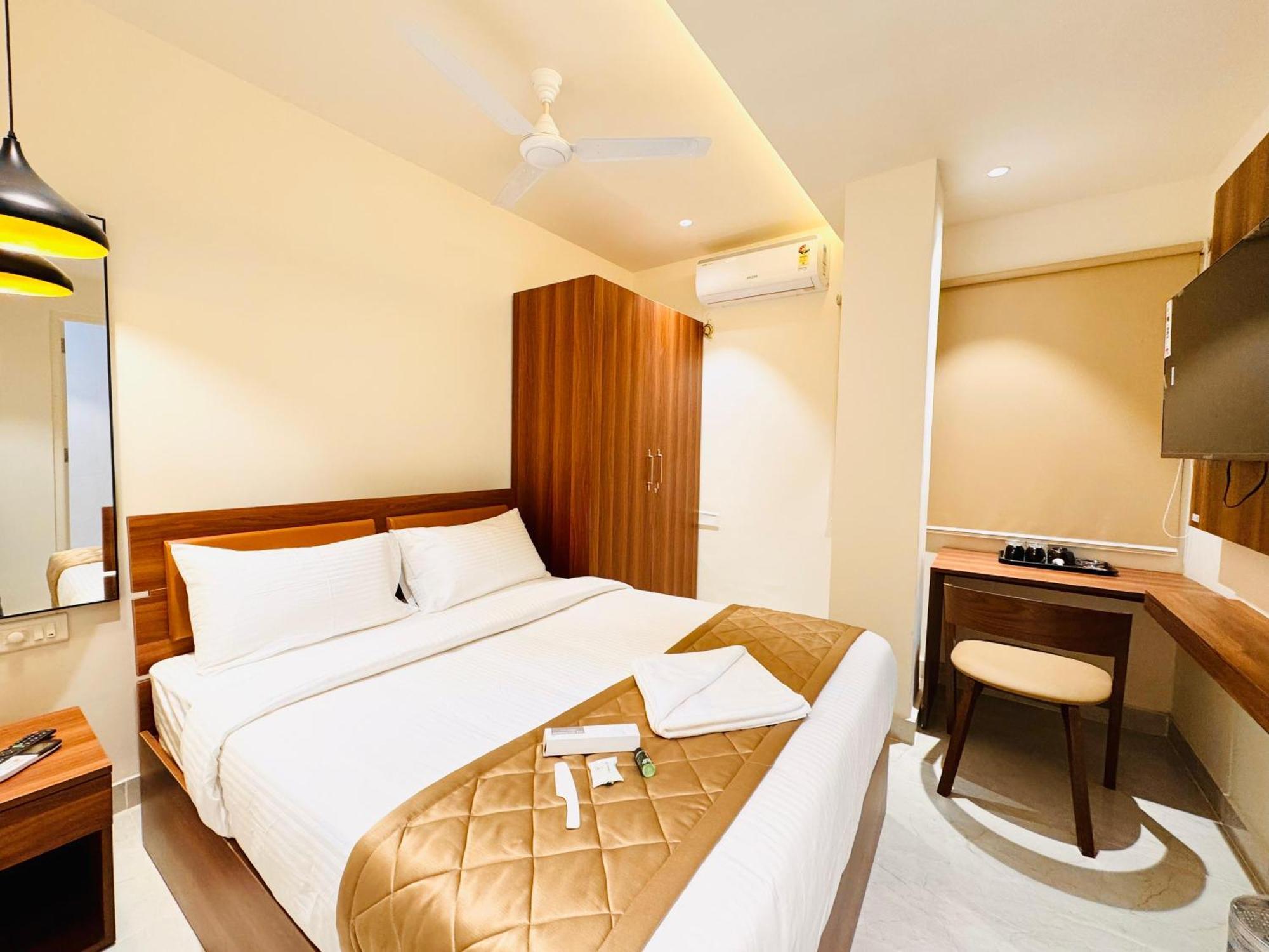 Hotel Star Avenue - Indiranagar Bangalore Exteriör bild