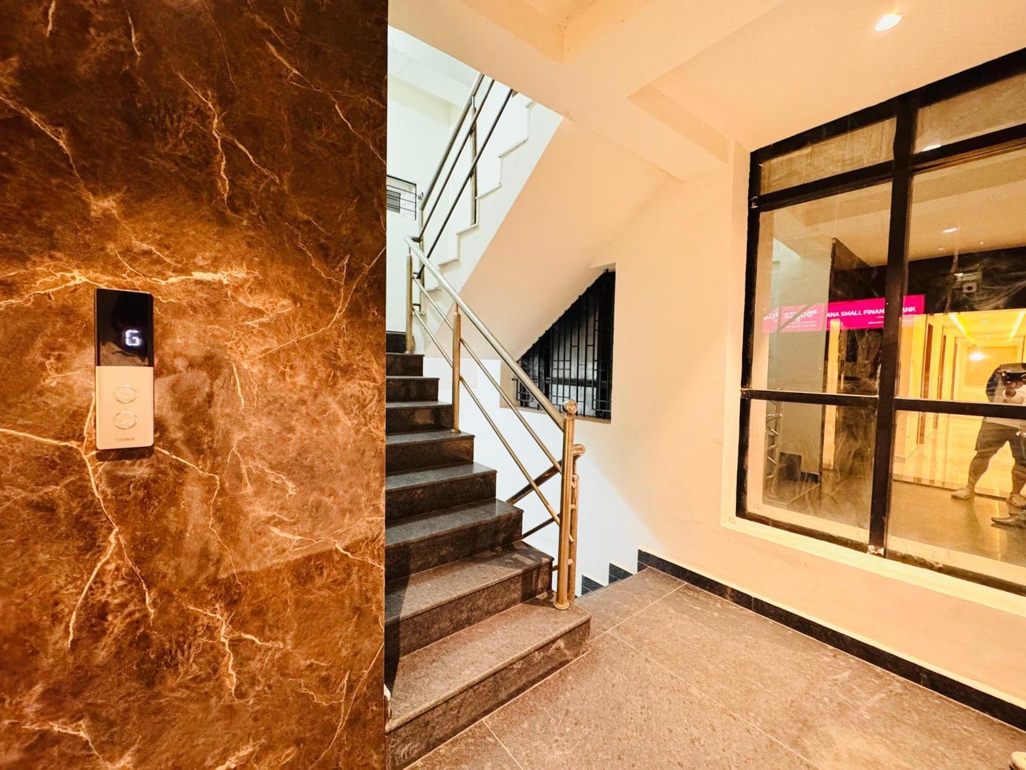 Hotel Star Avenue - Indiranagar Bangalore Exteriör bild