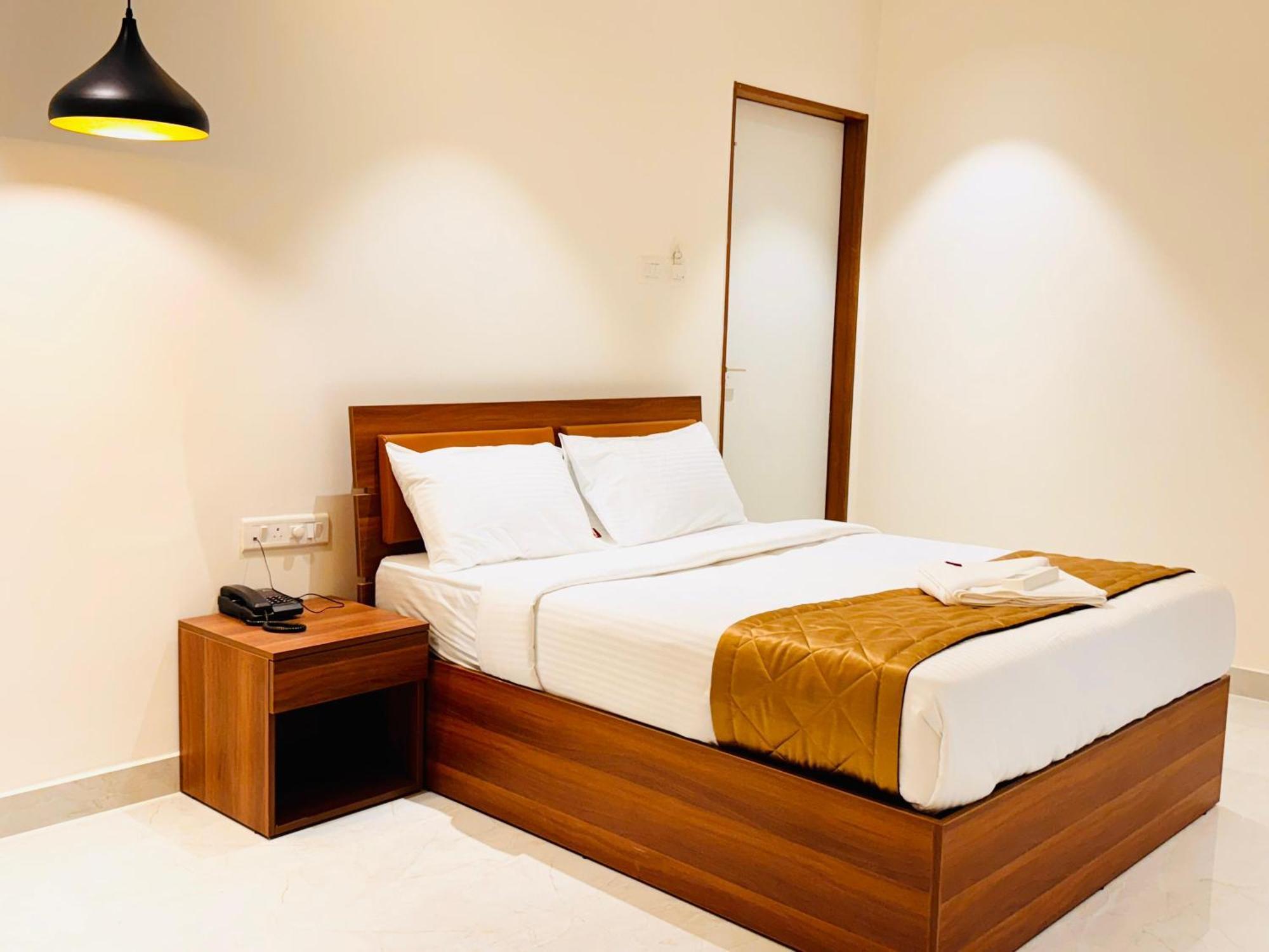 Hotel Star Avenue - Indiranagar Bangalore Exteriör bild