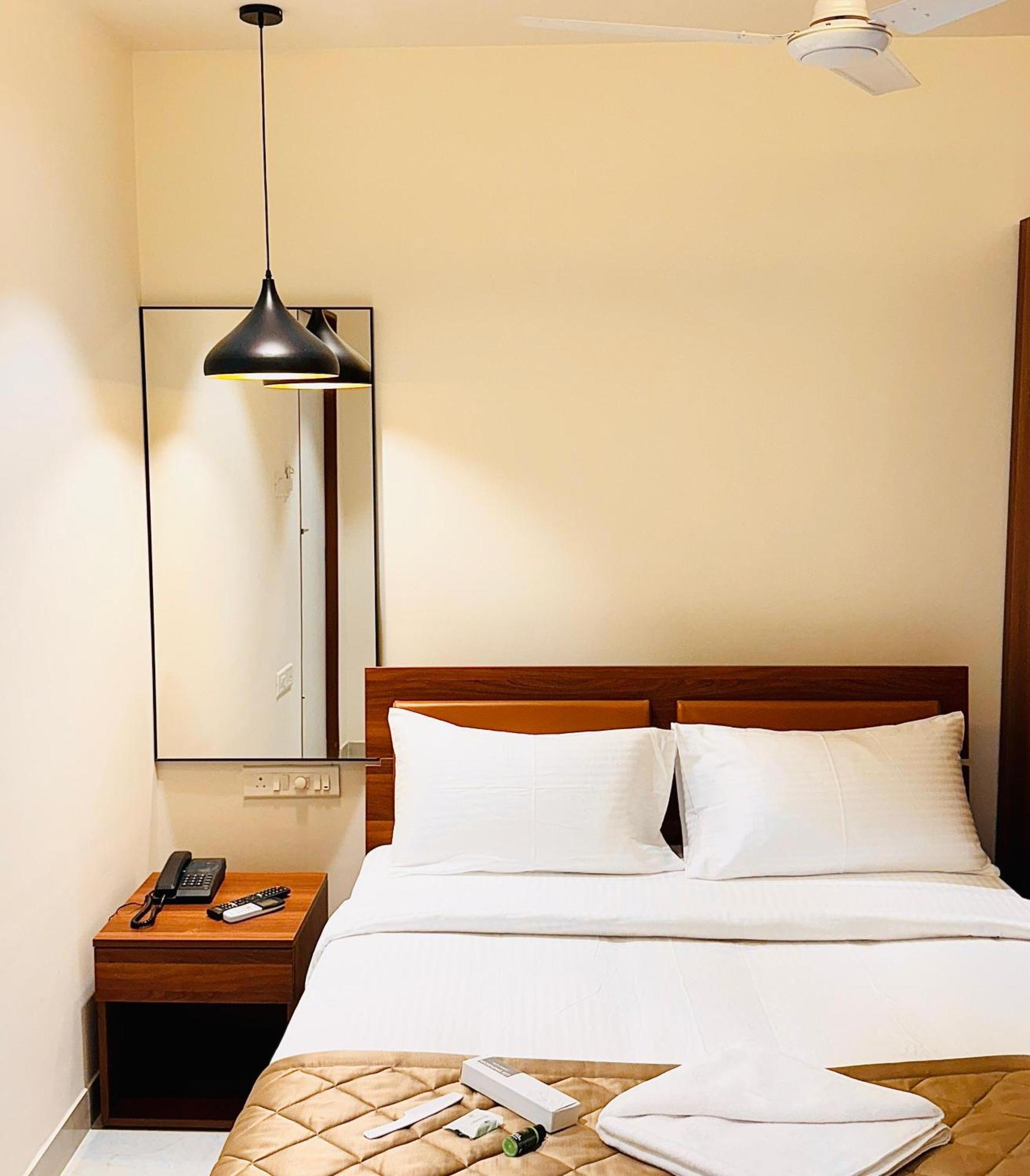 Hotel Star Avenue - Indiranagar Bangalore Exteriör bild